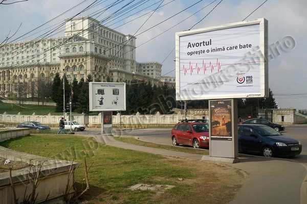 Avortul opreste o inima care bate! - Campania de panotaj a inceput - foto panou - Martie 2011 - Pro-Vita Bucuresti